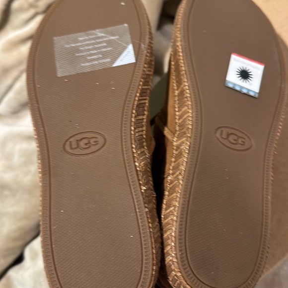 Ugg moccasins - Picture 4 of 4